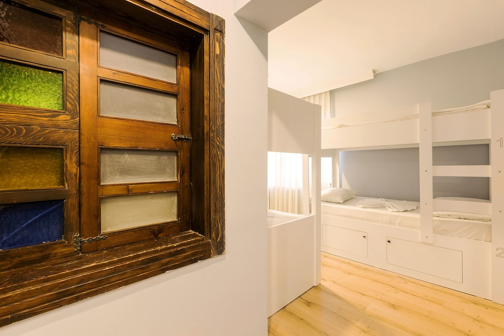 Deluxe Shared Dormitory, Mixed Dorm, Ensuite photo 1