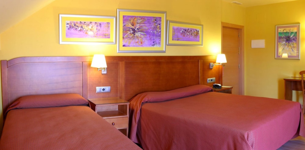 Double Room (2 adults + 1 child) - Photo 3