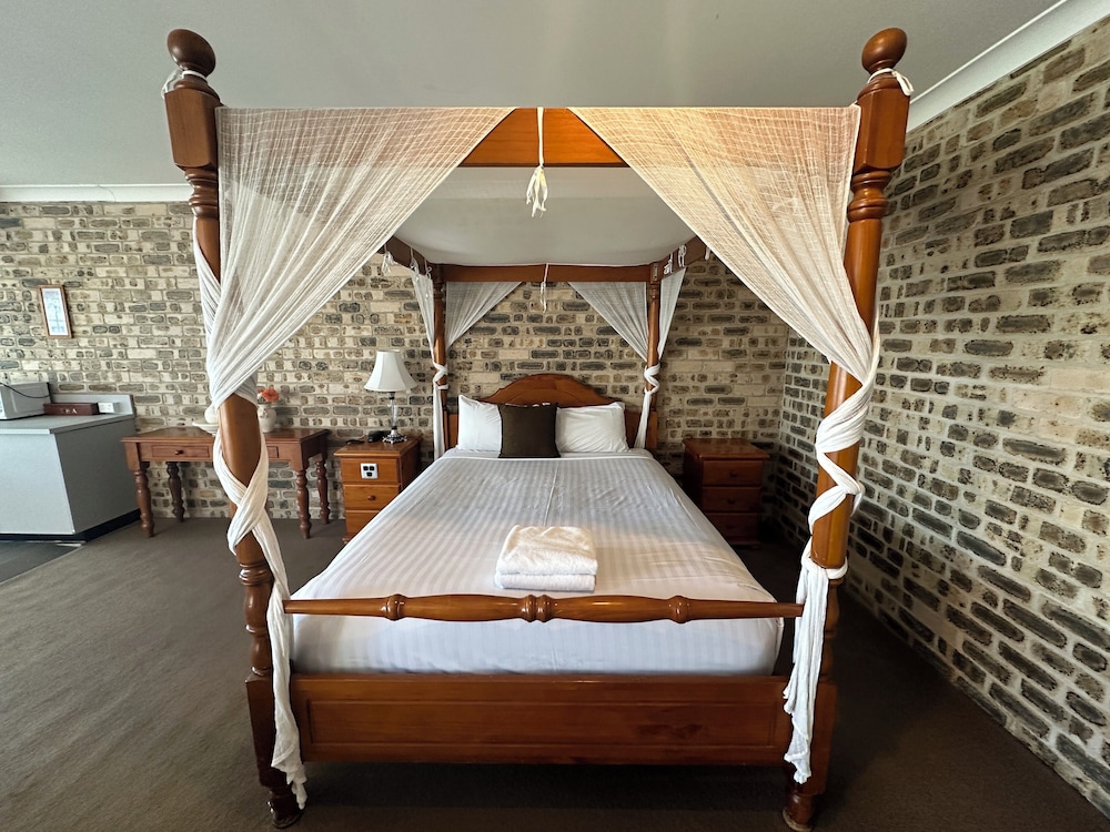 Honeymoon Studio Suite