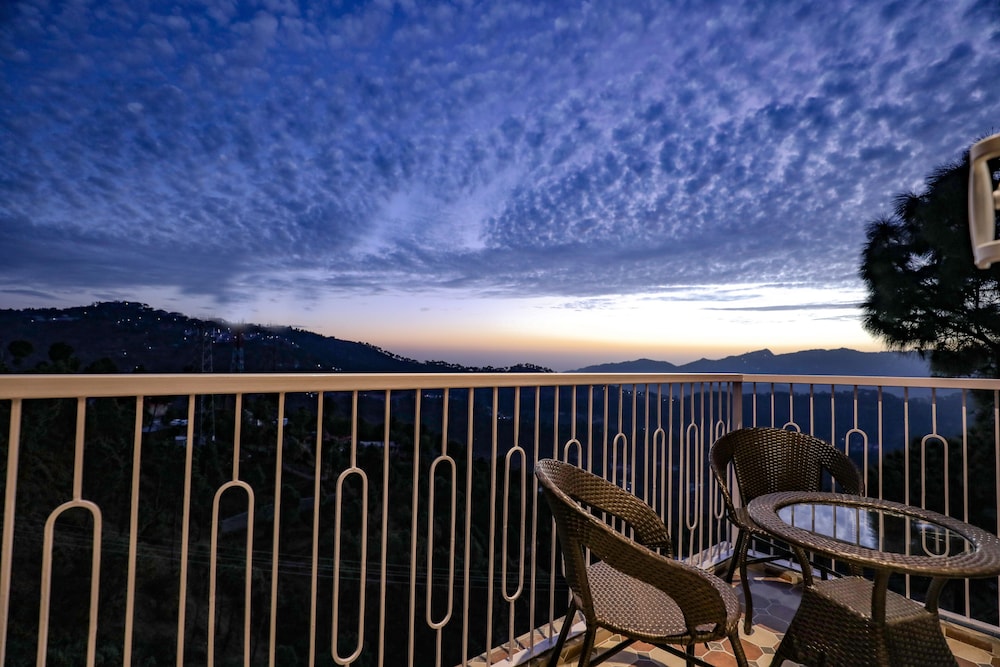 Superior Room, 1 Bedroom, Non Smoking, Mountain View