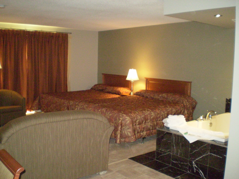 Standard Suite, Multiple Beds, Hot Tub