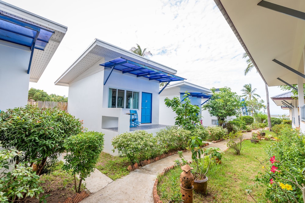 Basic Triple Room, Multiple Beds, Garden View photo 3