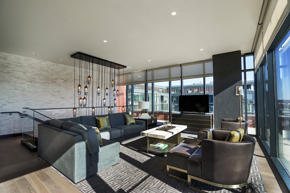 Suite, 1 Twin Bed, Non Smoking (Constellation)