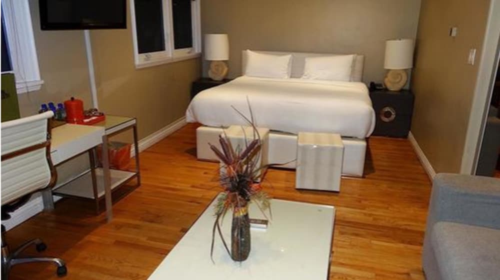 Suite, 1 King Bed with Sofa bed, Ocean View photo 2