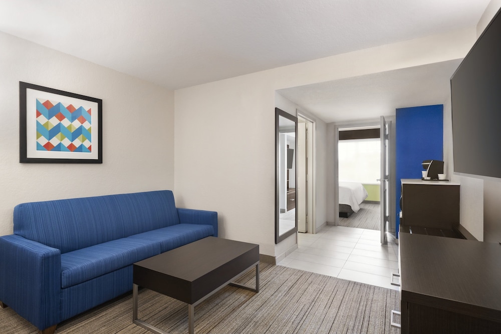 Suite, 1 Bedroom - Photo 4