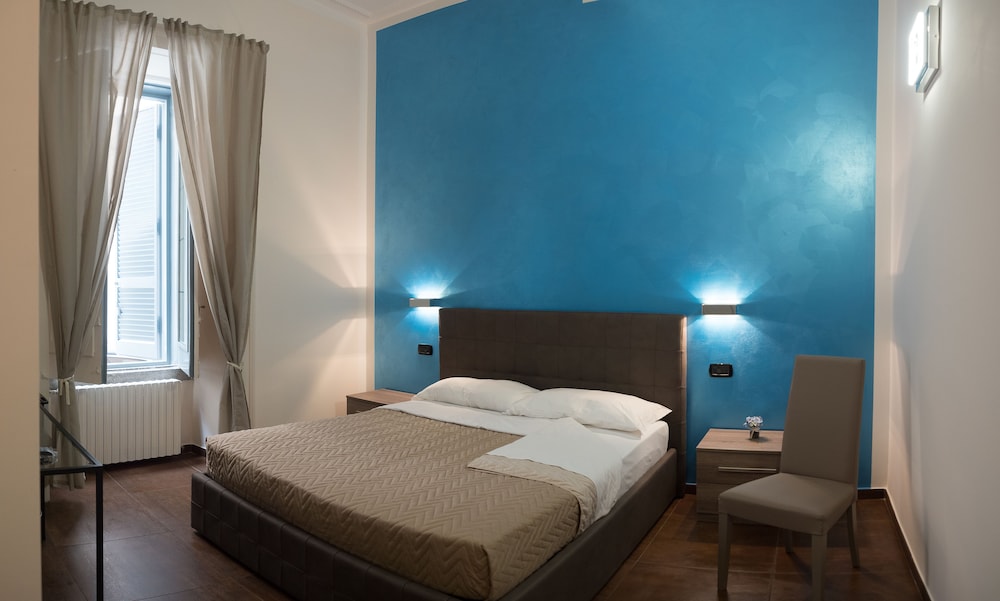 Classic Double Room, 1 Queen Bed (Blue)