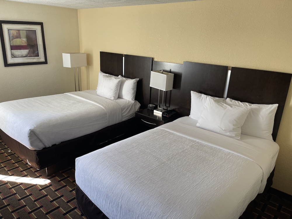 Room, 2 Double Beds, Non Smoking - Photo 5
