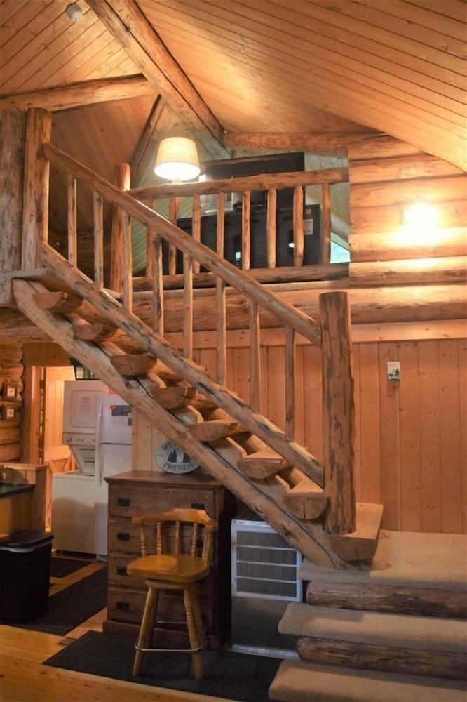 Cabin (Cascade Log Cabin) photo 2