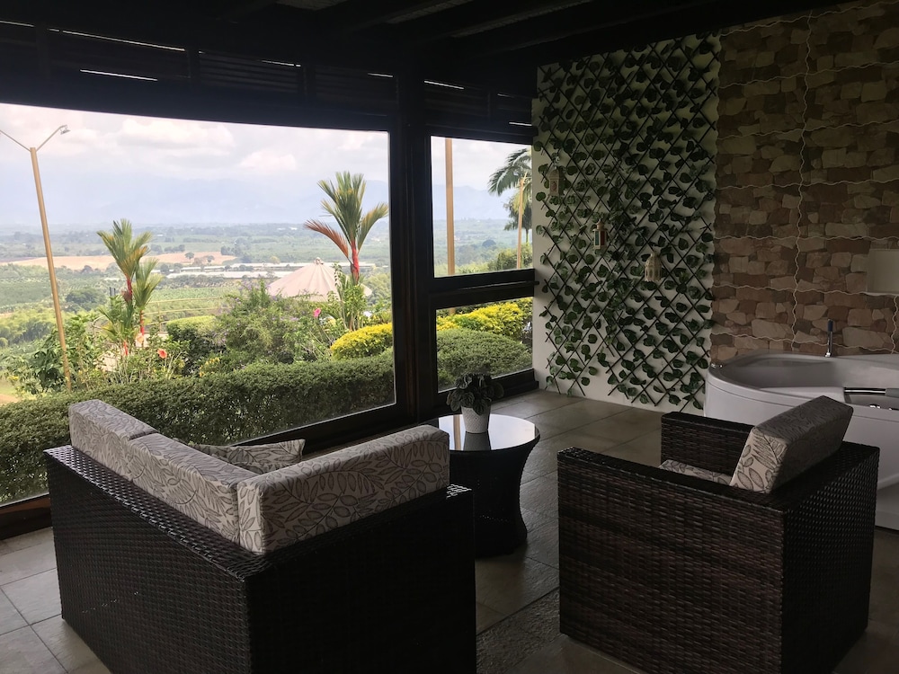 Premium Suite, 1 King Bed, Valley View photo 2