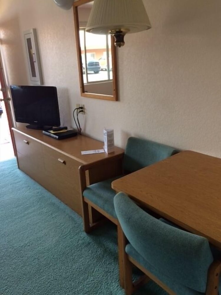 Standard Room, 2 Queen Beds, Non Smoking, Mountain View photo 1