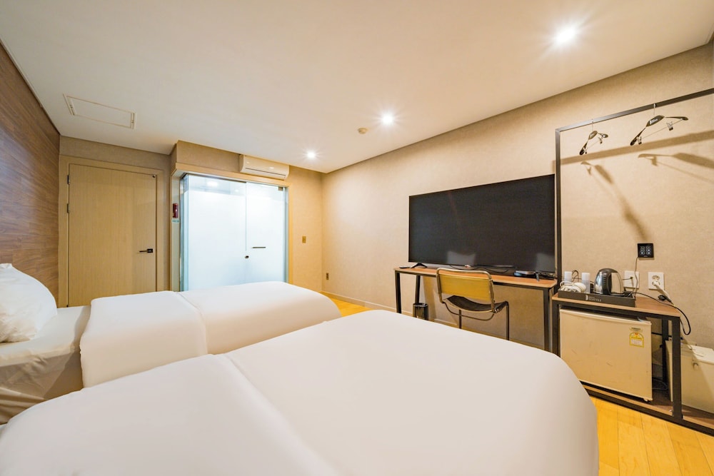 Luxury Twin Room, 2 Twin Beds - Photo 9
