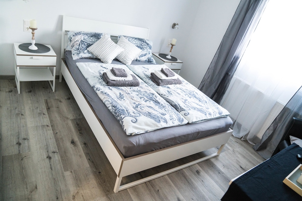 Deluxe Double Room, 1 King Bed (Beige/Grey Nr 7) photo 1
