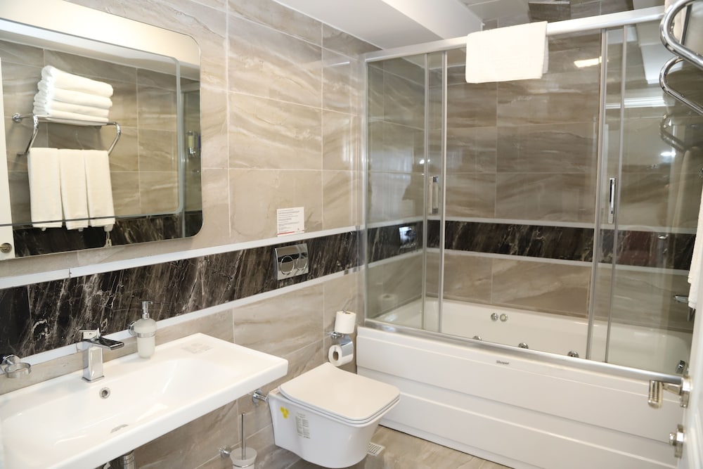 Deluxe Suite photo 3