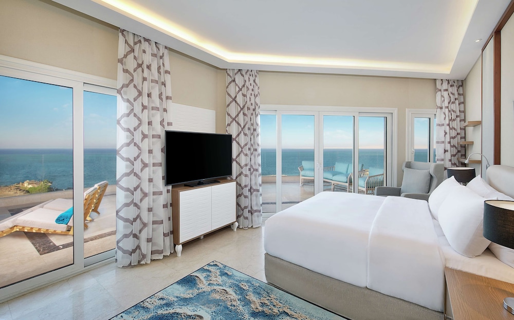 Suite, 1 King Bed, Kitchenette, Sea View (Plaza)