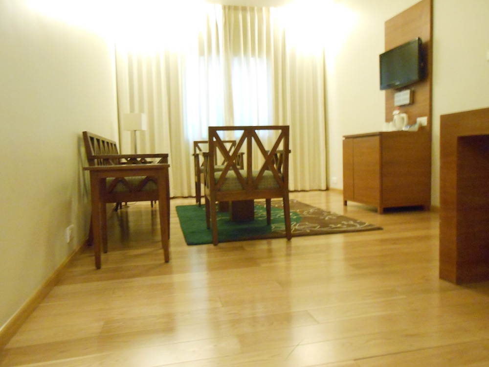 Suite - Photo 20