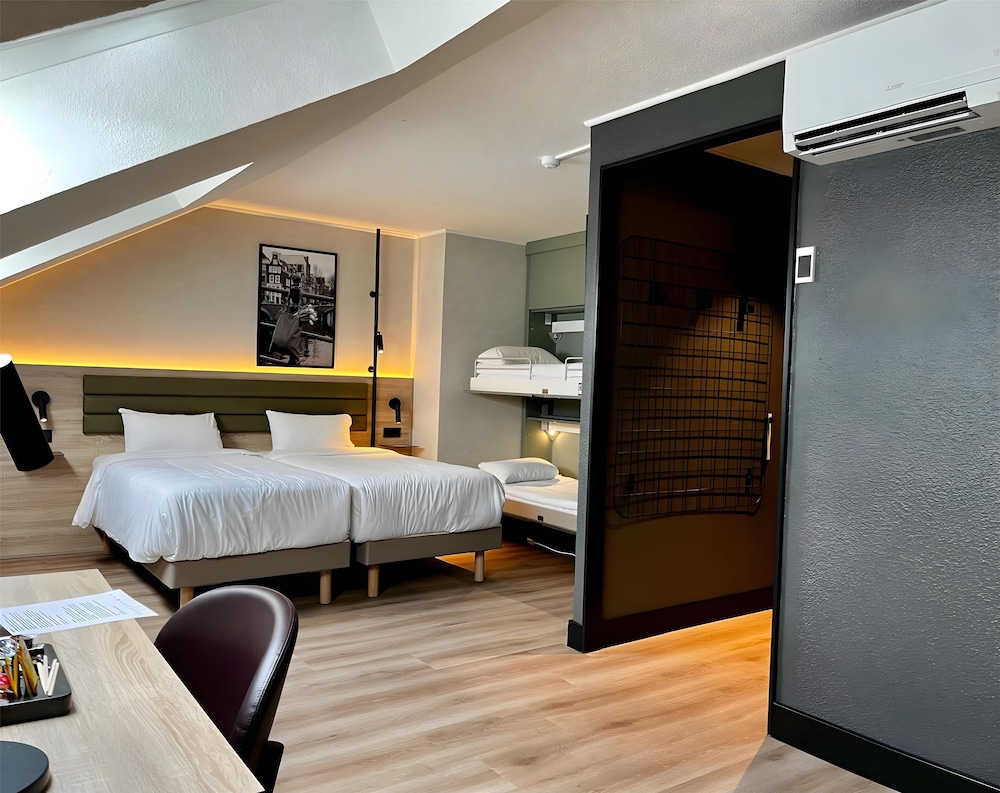 Standard Room, Multiple Beds - Photo 7