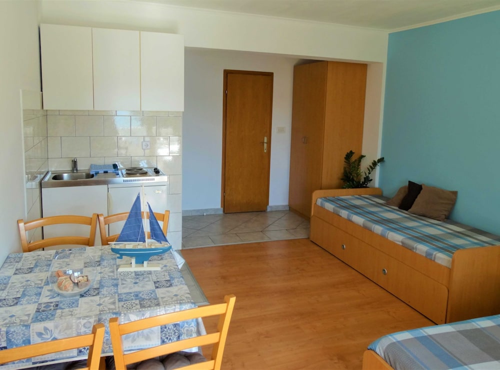 Business Suite - Partial Lake View