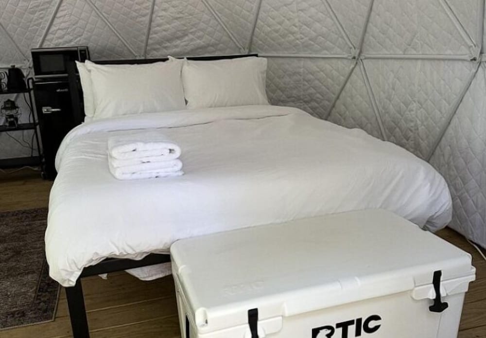 Premium Tent, 2 Double Beds, Hot Tub photo 2
