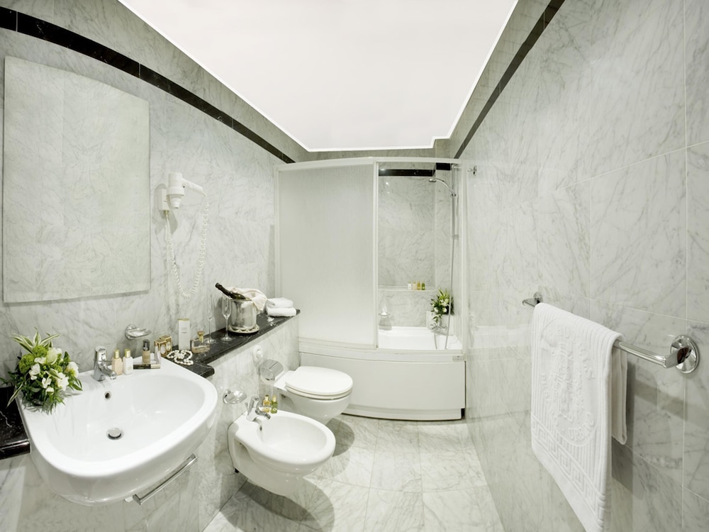 Double Room Single Use - Photo 6