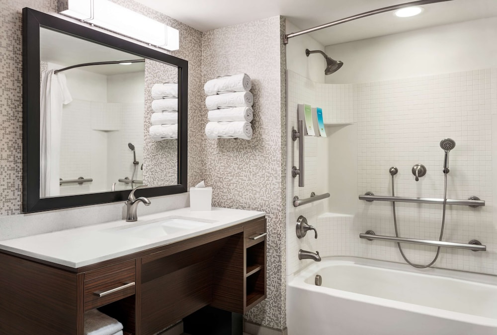 Suite, 1 King Bed, Accessible, Bathtub (Mobility & Hearing) - Photo 6