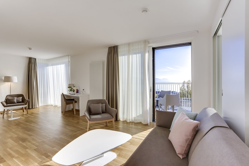 Superior Room, Balcony, Partial Lake View photo 2