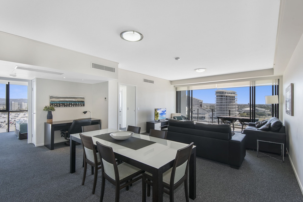 Family Apartment, 3 Bedrooms, Partial Ocean View photo 3