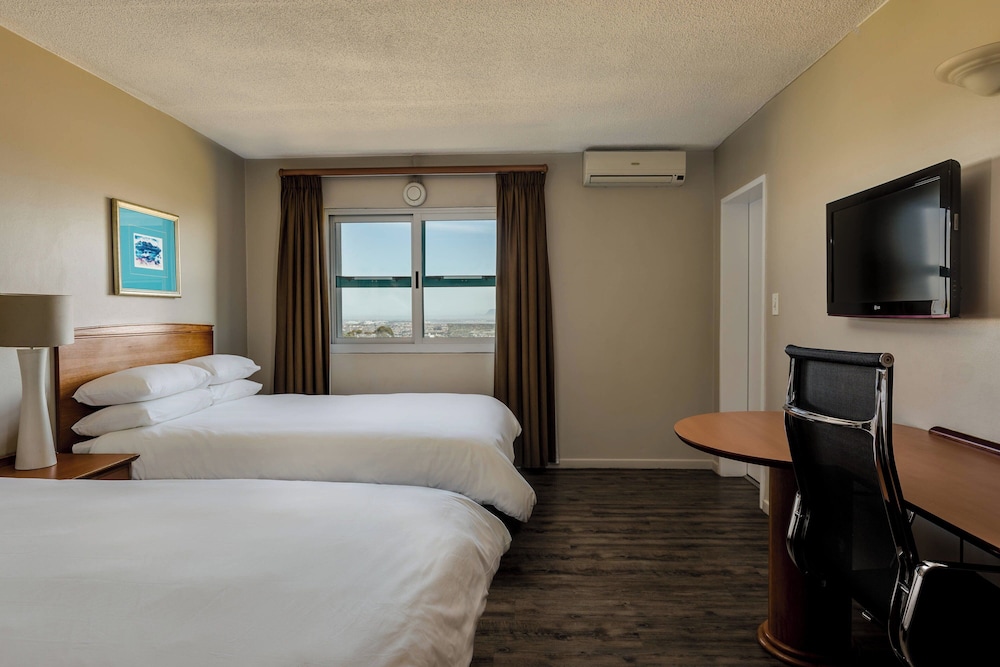Room, 2 Double Beds - Photo 5