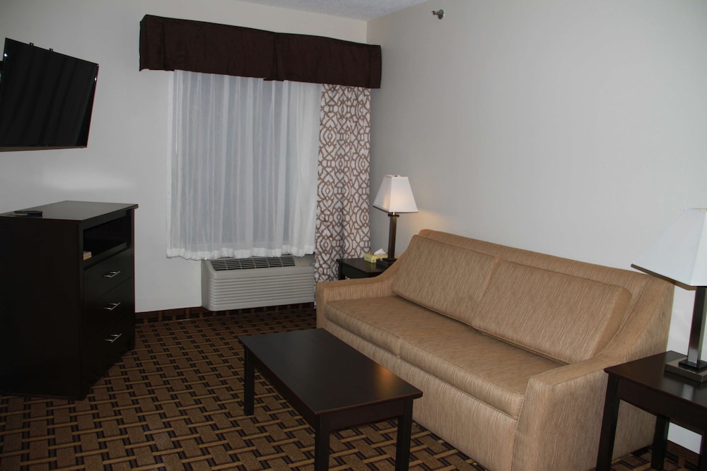 Suite, 1 King Bed, Non Smoking, Refrigerator & Microwave (Separate Living Room;with Sofabed) - Photo 3