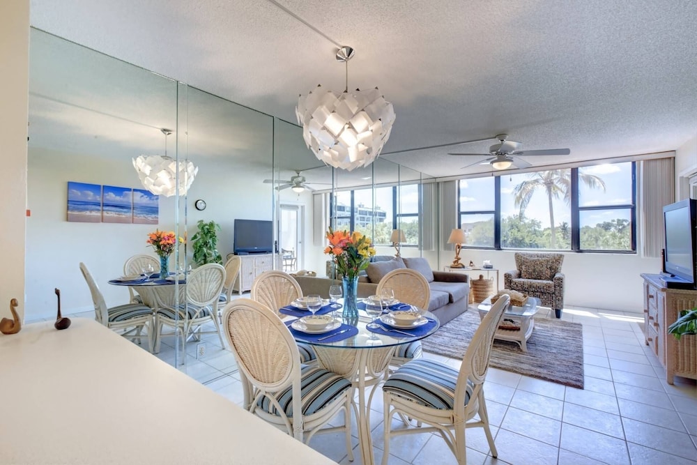 Condo (Harbor Towers 1 Bedroom Pool View)