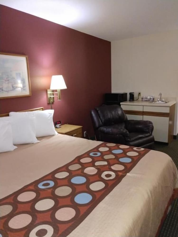 Deluxe Single Room, 1 King Bed photo 1