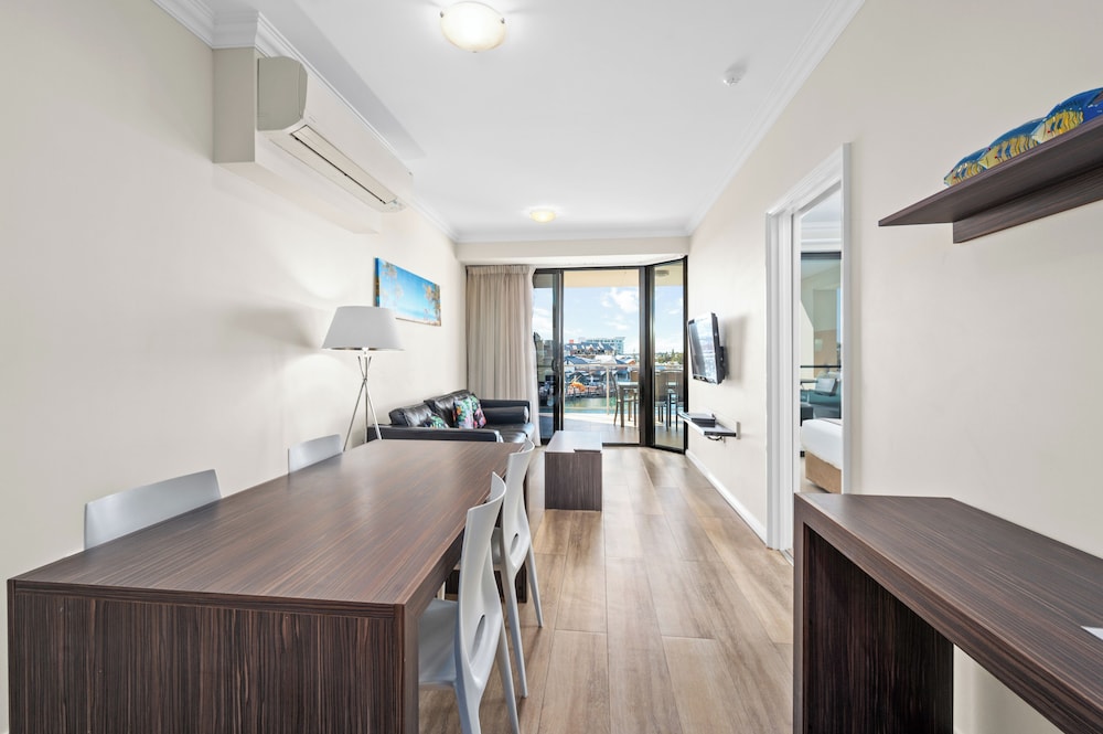 Superior Apartment, 1 Bedroom, Marina View - Photo 13