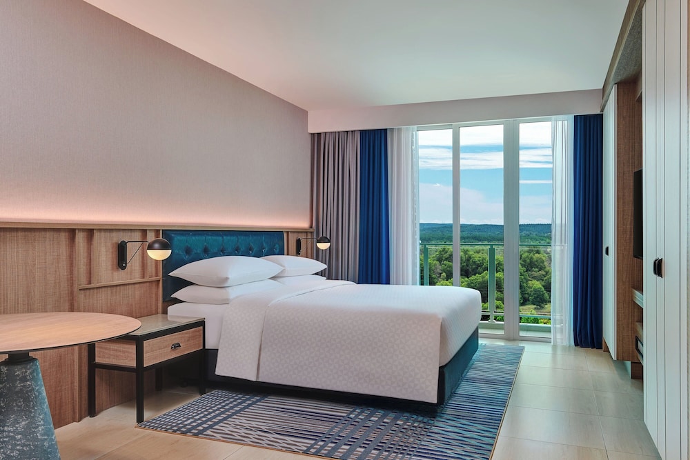 Junior Suite, 1 King Bed, Balcony