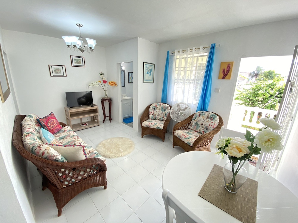 Serene 1 Bedroom Unit Lower Level photo 1