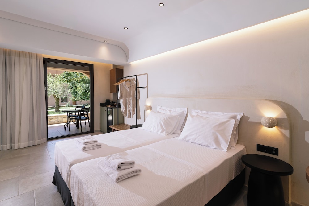Deluxe Double or Twin Room photo 3