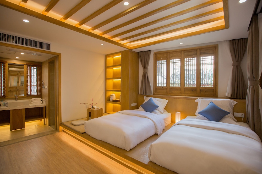Standard Twin Room, Multiple Beds photo 2