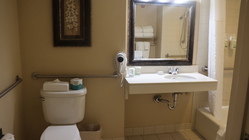 Room, 2 Queen Beds, Accessible (Bathtub with Grab Bars) - Photo 4