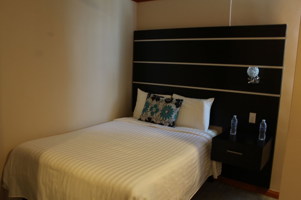 Business Room, 2 Double Beds, Balcony photo 1