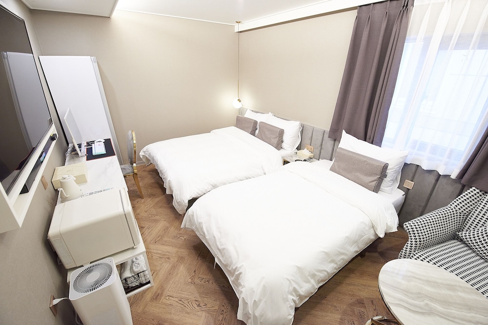 Deluxe Twin Room - Photo 7