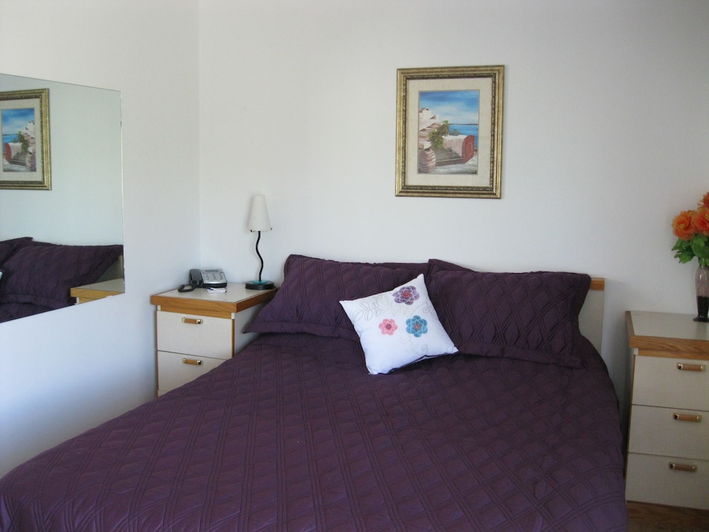 Studio, 1 Queen Bed with Sofa bed