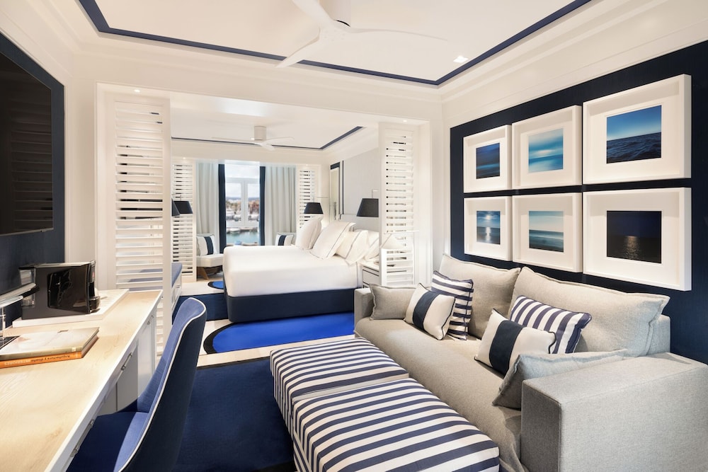 Suite - Photo 1