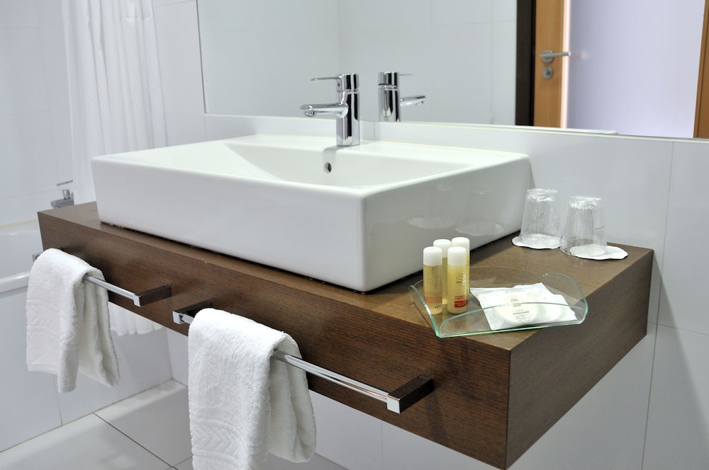 Standard Double or Twin Room - Photo 2