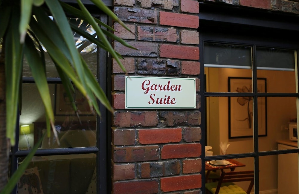Comfort Suite, 1 Queen Bed, Garden View, Garden Area photo 2