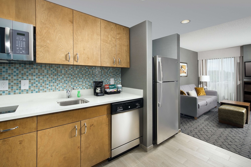 Suite, Accessible, Non Smoking (Roll-in Shower) - Photo 2