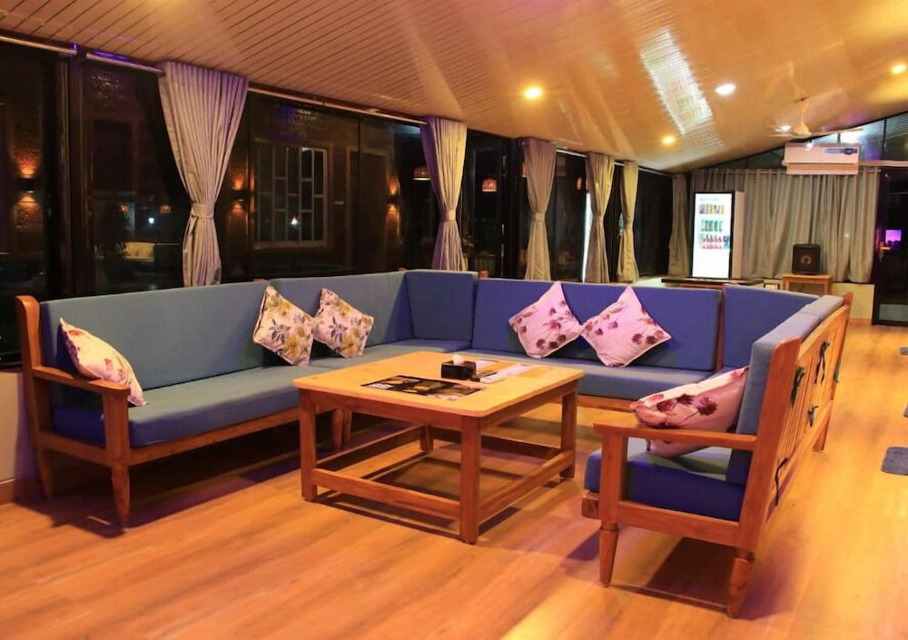Villa photo 2