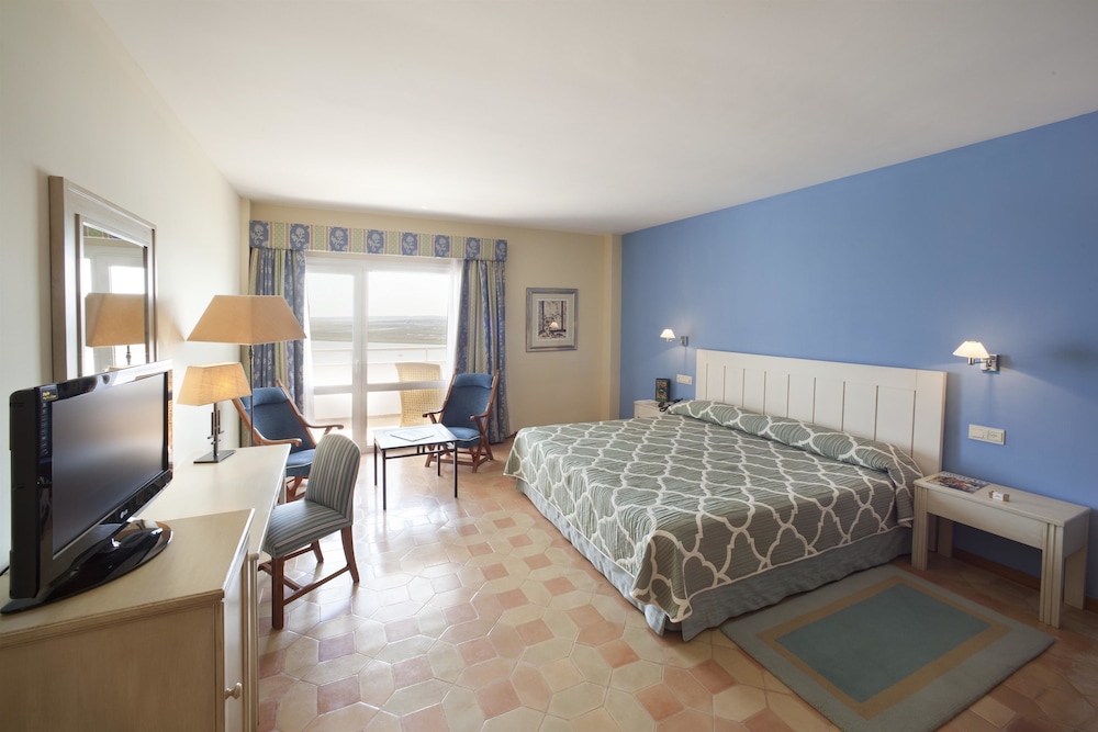 Standard Twin Room (3 Adults) photo 3