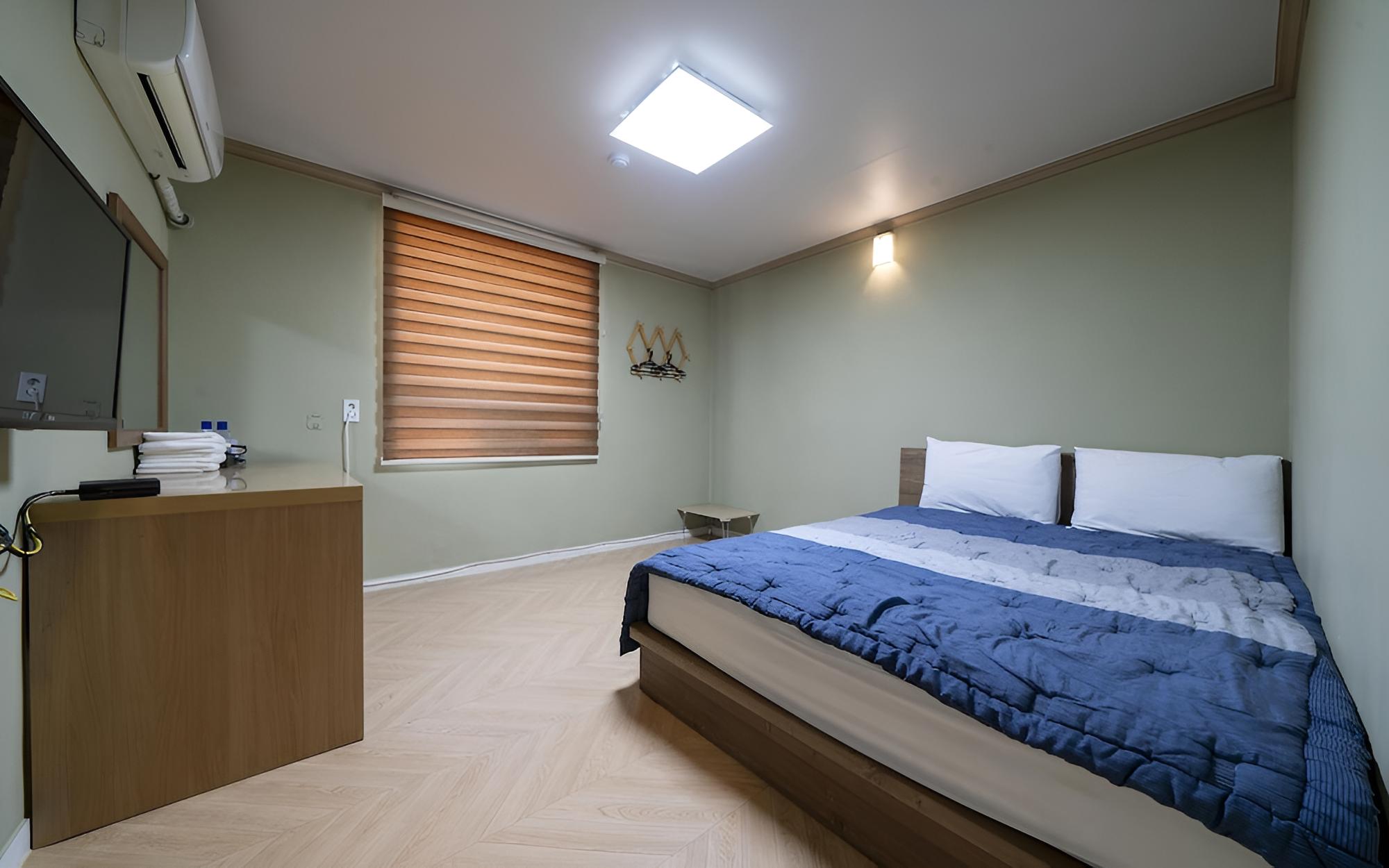 Room (Standard bed/absolutely non-smoking () - Photo 2