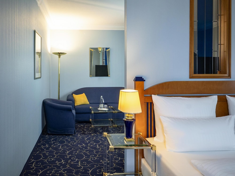 Executive Suite, 1 King Bed with Sofa bed photo 1