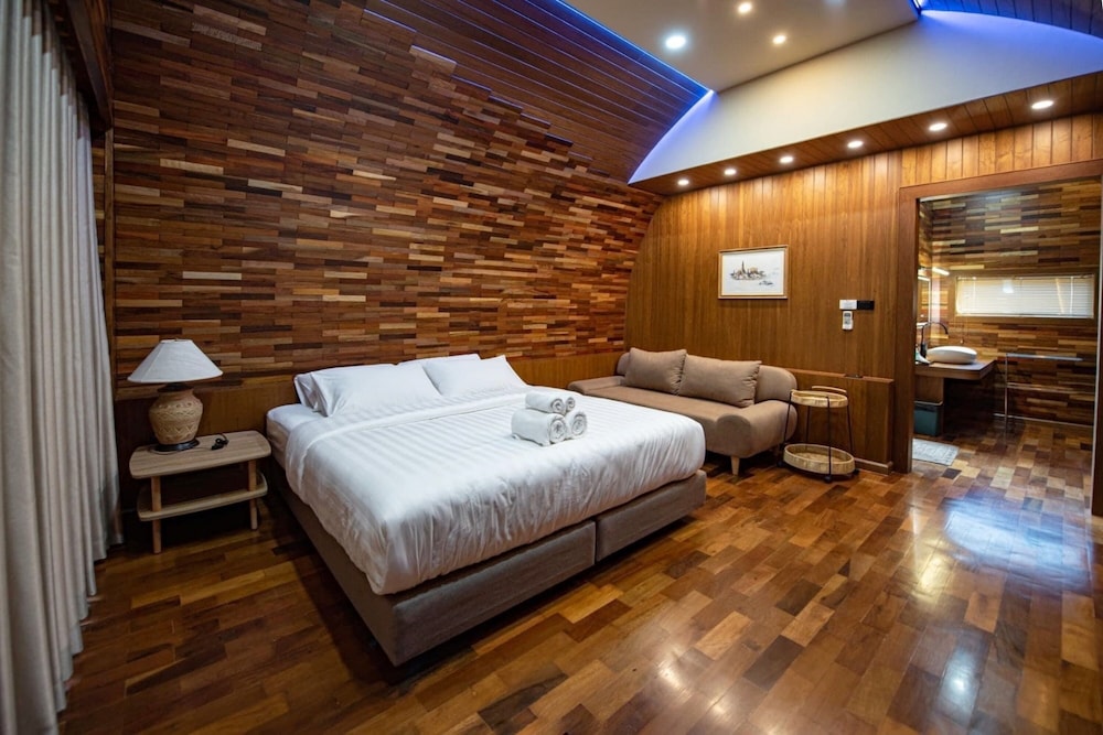 Executive Room, Balcony, River View - Photo 1
