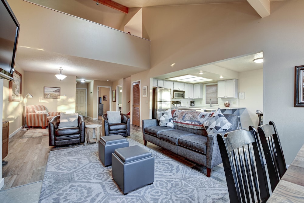 Sandcastle 2 Bedroom, 2 Bathroom Condo - Ocean View -  Located 1.5 miles south of Hotel Property photo 1