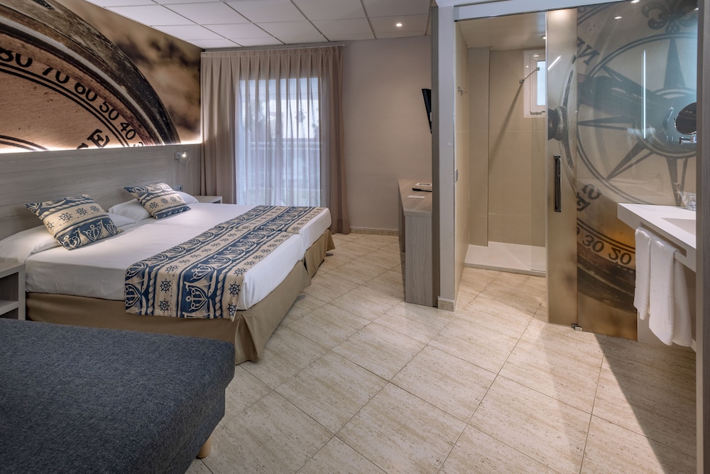 Standard Double or Twin Room, Balcony - Photo 3